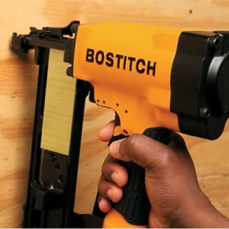 Pneumatic heavy duty staplers - 7/16 inch crown, 1/2 inch crown and 1 inch crown heavy duty staples are online now to fit BeA, Hitachi, Paslode, Senco and Stanley Bostitch heavy duty staple guns. Buy galvanized and coated staples. 